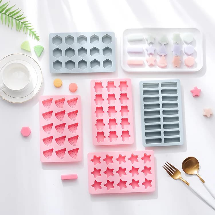 Semplice vassoio per cubetti di ghiaccio in silicone con coperchio, contenitore fai-da-te per alimenti per bambini, stampo per cubetti di ghiaccio, stampo per cioccolato da forno