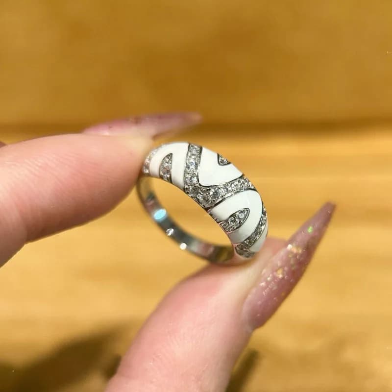 Argento 925 Vintage Simple Wave Exquisite Diamond inlay anelli smaltati bianchi per le donne Fashion Stacking Light Luxury Ring Jewelry