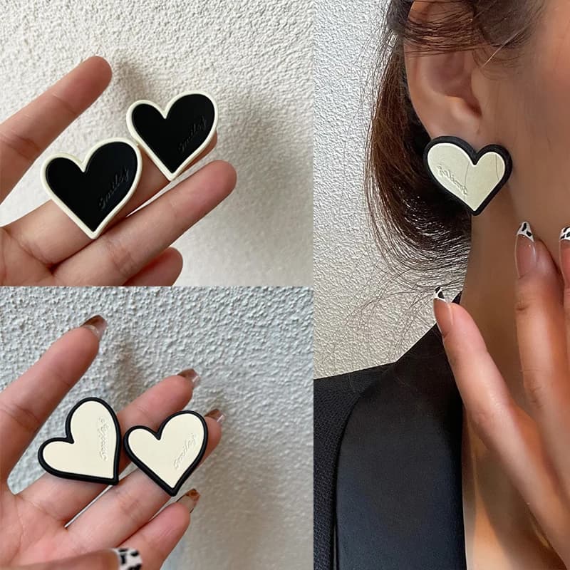 Elegant White Black Cute Heart Stud Earrings Girl Women Korean Aesthetic Students Jewelry Vintage Big Love Gifts 2022