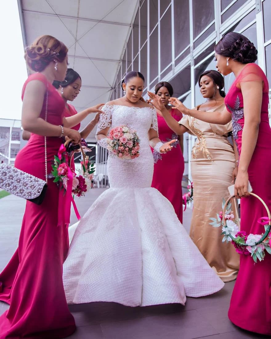 Abito da sposa a sirena personalizzato manica lunga applicazioni in pizzo che borda Vestido De Noiva Sereia abiti da sposa africani da sposa YMW5