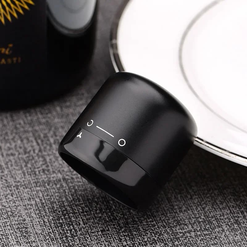 1 pcs black domestic kitchen sealing caps for red wine bottles Mini preservation Spin cap for wine losses Champagne caps