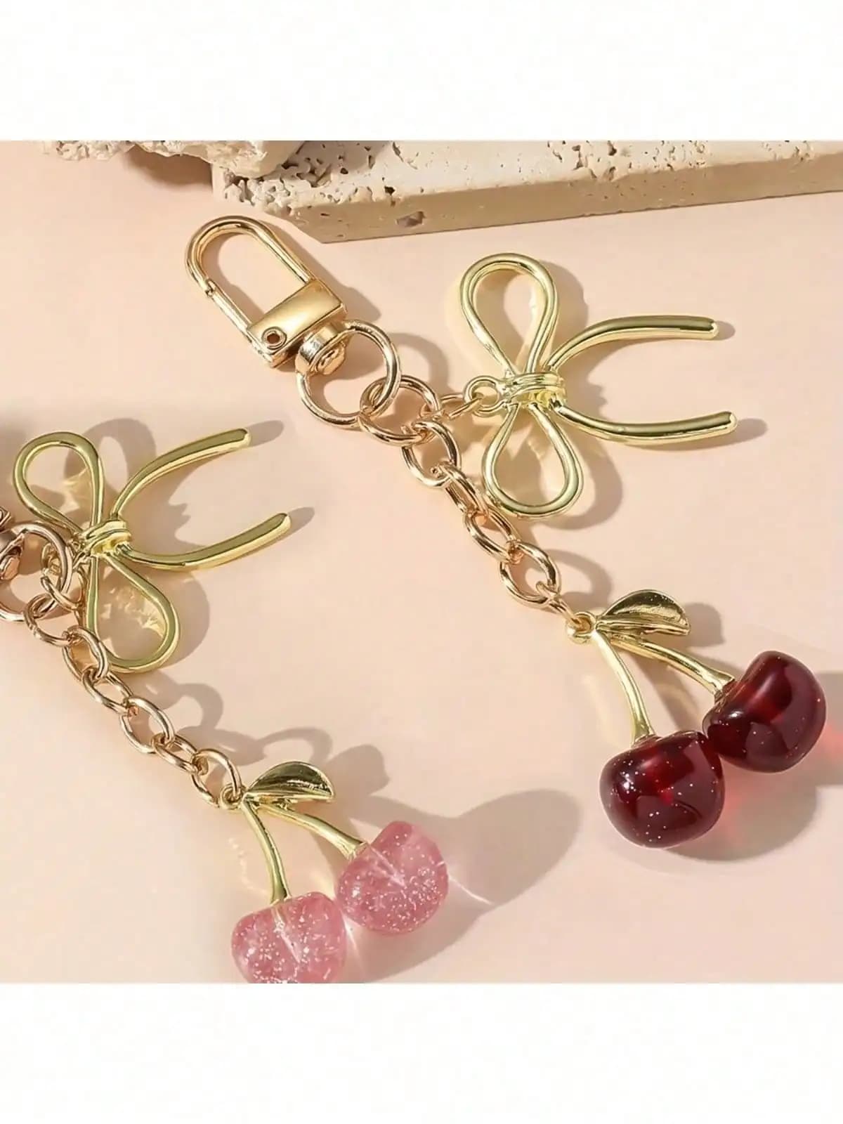 1 ciondolo a forma di ciliegia, carino, compatto ed elegante. Per chiavi e portafogli. Regalo perfetto per mamma, fidanzata e migliore amica. San Valentino.