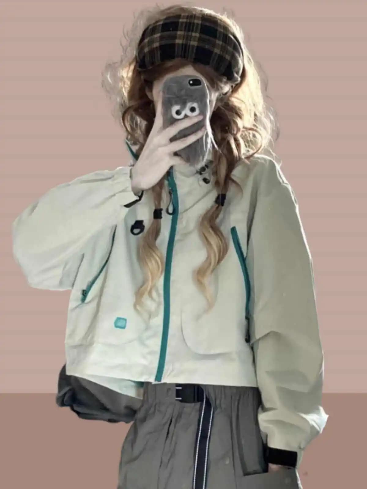 Stylish Short Women's Jacket 2026 New Spring Autumn Windproof Hooded Coat Compact Size Fashionable Commute Style Zipper Closure