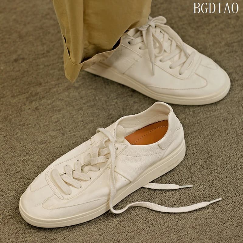 Sneakers estive versatili in pelle sottile, scarpe da donna con fondo piatto in morbida pelle bovina, casual con punta tonda, suola in gomma e tomaia in rete traspirante