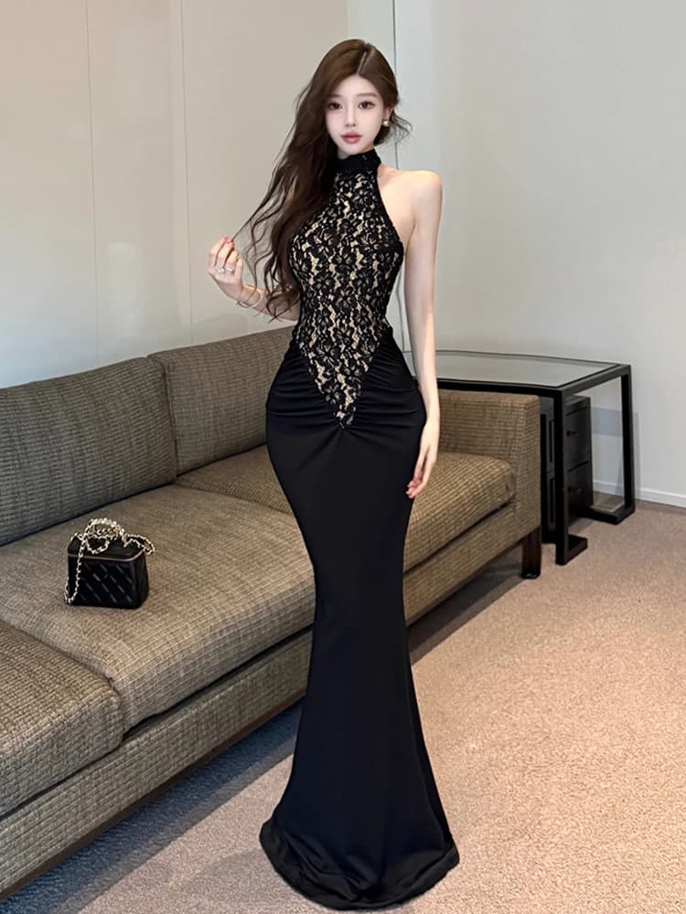 Elegante Abito Nero in Pizzo Riccamente Decorato, Sexy con Schiena Scoperta, Modello a Coda di Pesce, Trendy con Collo Alto e Senza Spalline, di Peso Medio, Estivo