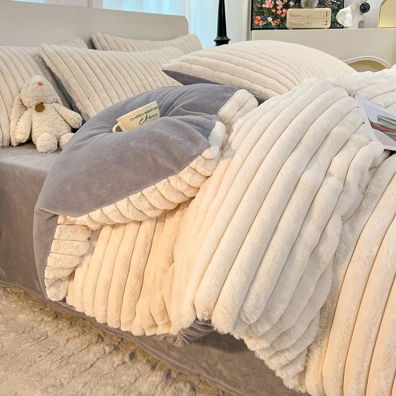 Set of warm velvet bed linen with rabbit fur effect, reversible cover AB, flannel sheet, for double or king size bed, direct shipping.