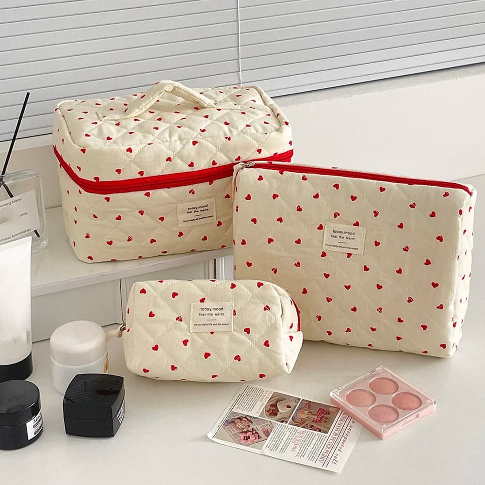 Fashion Makeup Bag with Heart, Great Capacity, Cosmetics and Items from Toeletta, Handbag with Hinge for Ladies