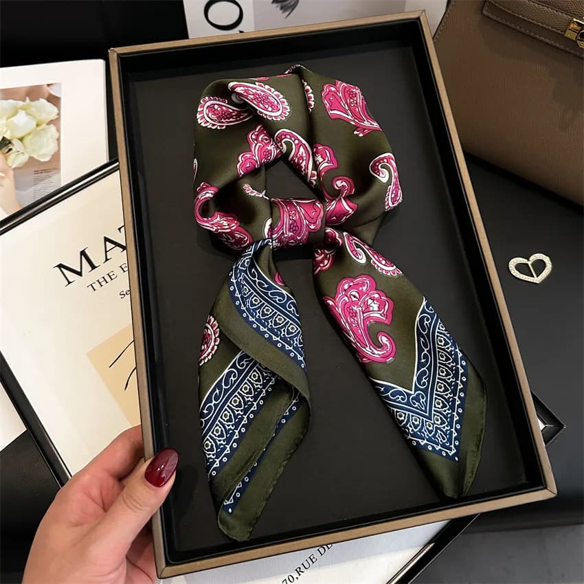 2026 Nuovo Retro Stampa Anacardi Sciarpa Delle Donne di Seta Simulata Hijab Versatile Fazzoletto Da Collo Scialle di Raso Borsa Nastro Fascia Avvolge Bandana