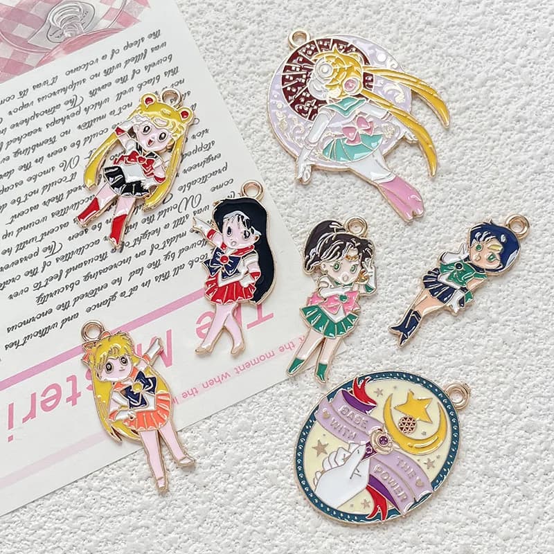 10 Pezzi Ciondoli in Metallo Anime Sailor Moon Fai da Te, Portachiavi Carini, Accessori Moda per Gioielli, Telefono, Zaino, Regali