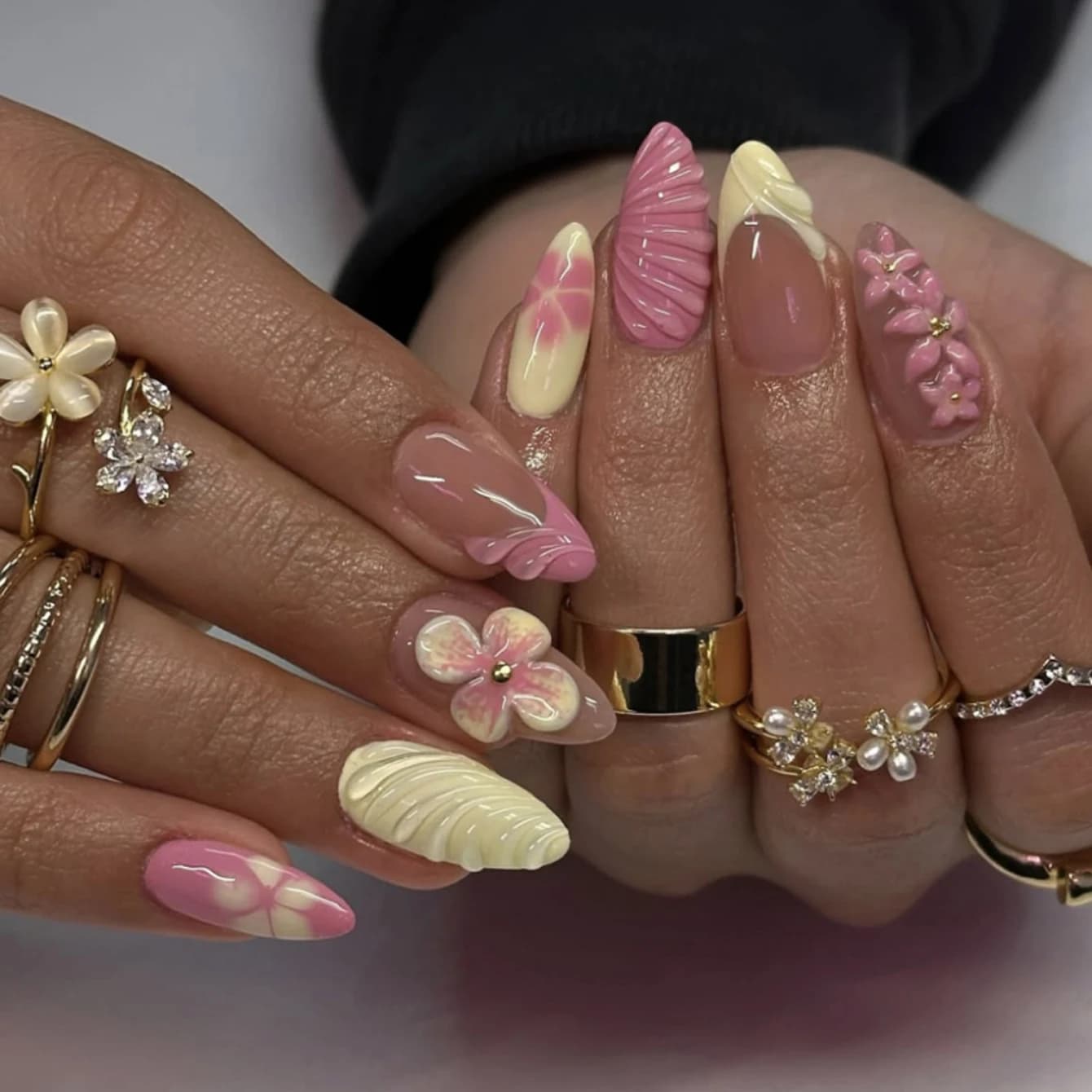 Unghie finte in stile francese da 10 pezzi con copertura totale, unghie finte in acrilico con motivi floreali 3D e design per nail art conchiglia