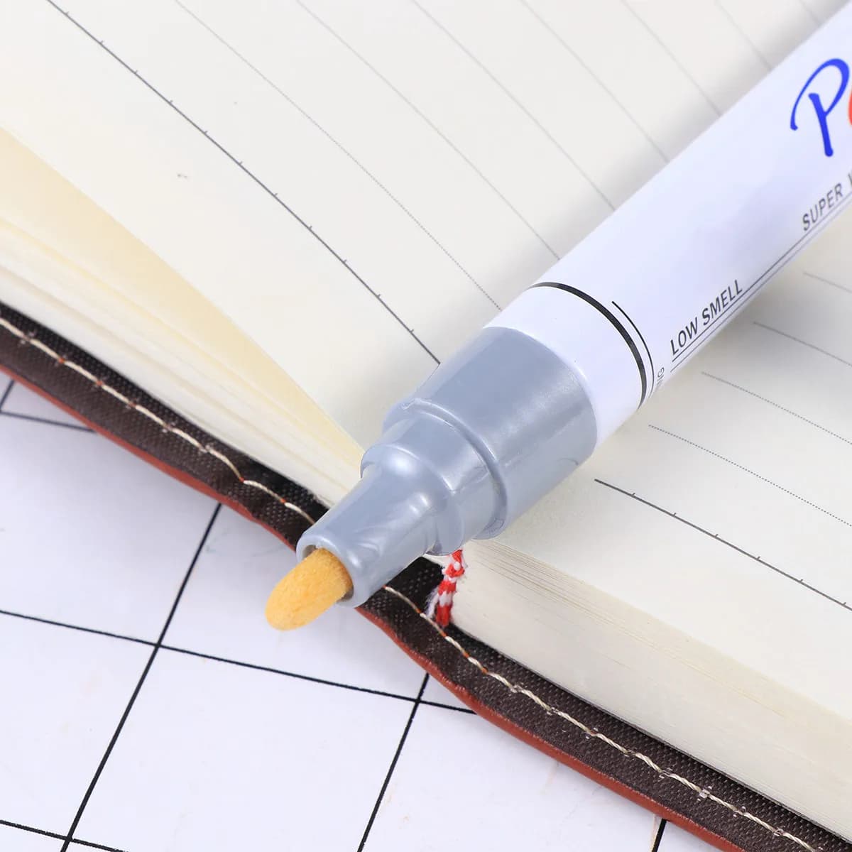 Penna Riparatrice Graffi Auto Argento Premium, Pennarello Ritocco Vernice, Strumento Copertura e Prevenzione Ruggine per Metallo, Vetro, Legno Automobilistico