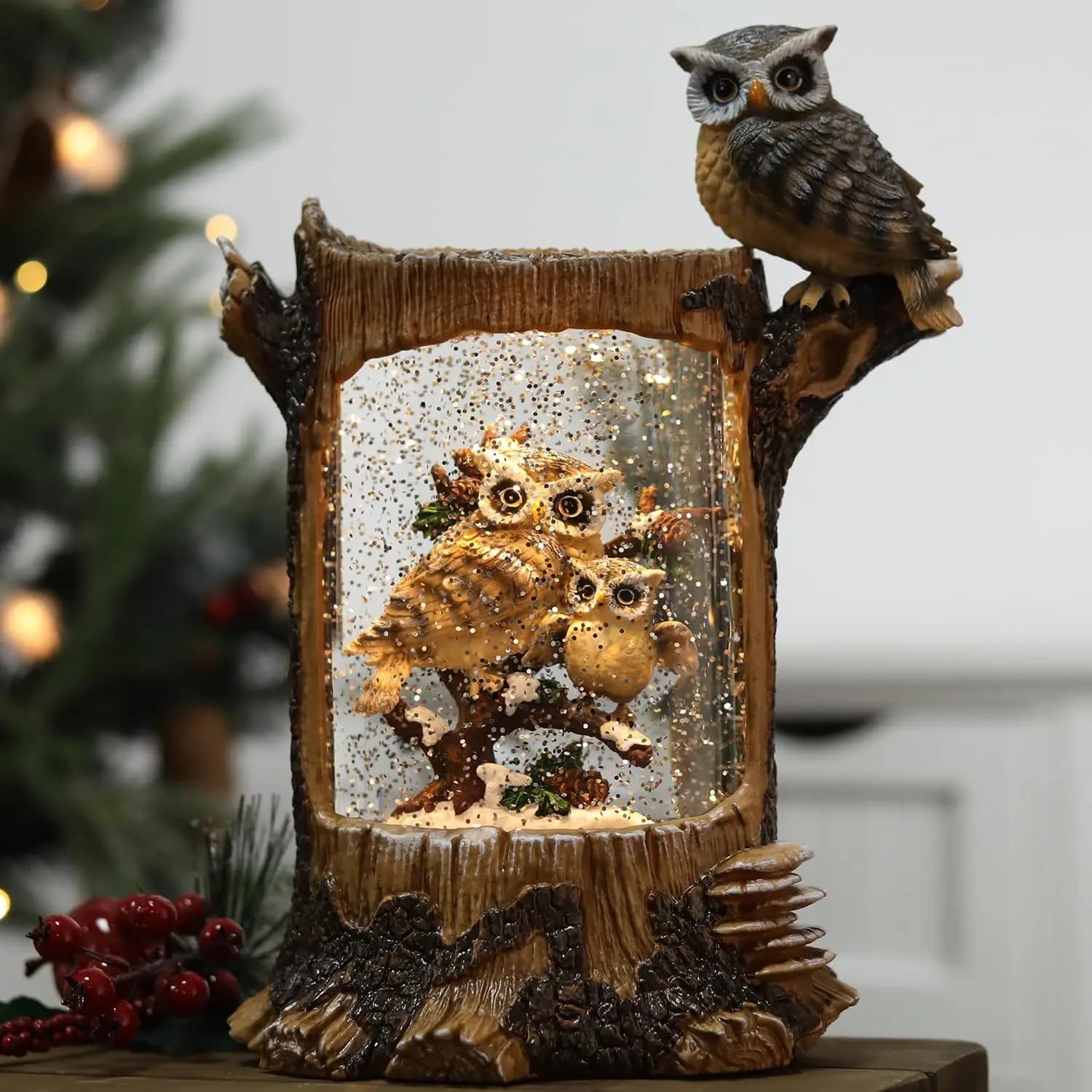 Globo di neve della famiglia di gufli di Natale con timer, lanterna musicale scintillante, grandi figurine da collezione Decorazioni natalizie Batteria USB