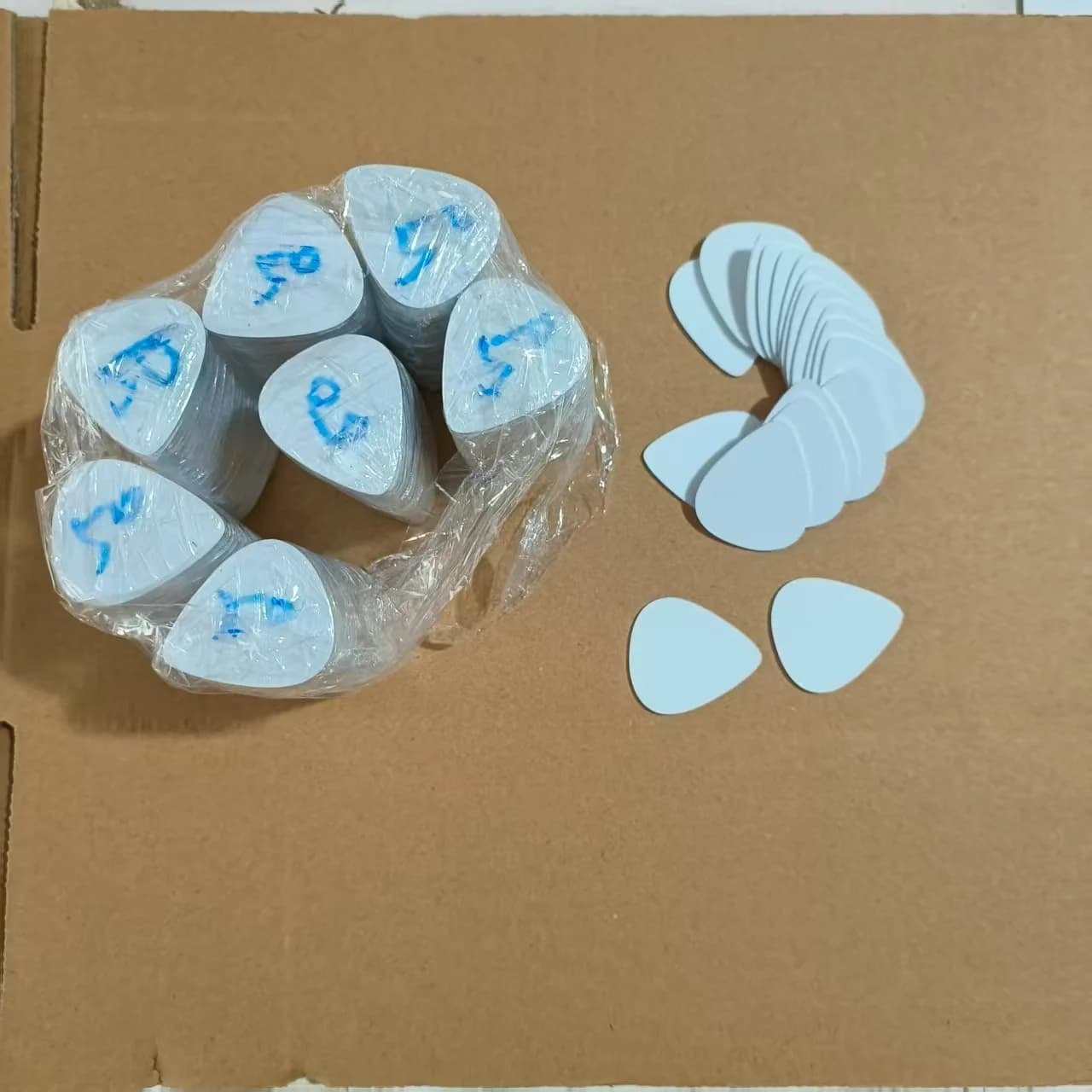 100 pz/lotto sublimazione piastra metallica vuota per plettro chitarra strumento musicale parte fai da te trasferimento di inchiostro a sublimazione