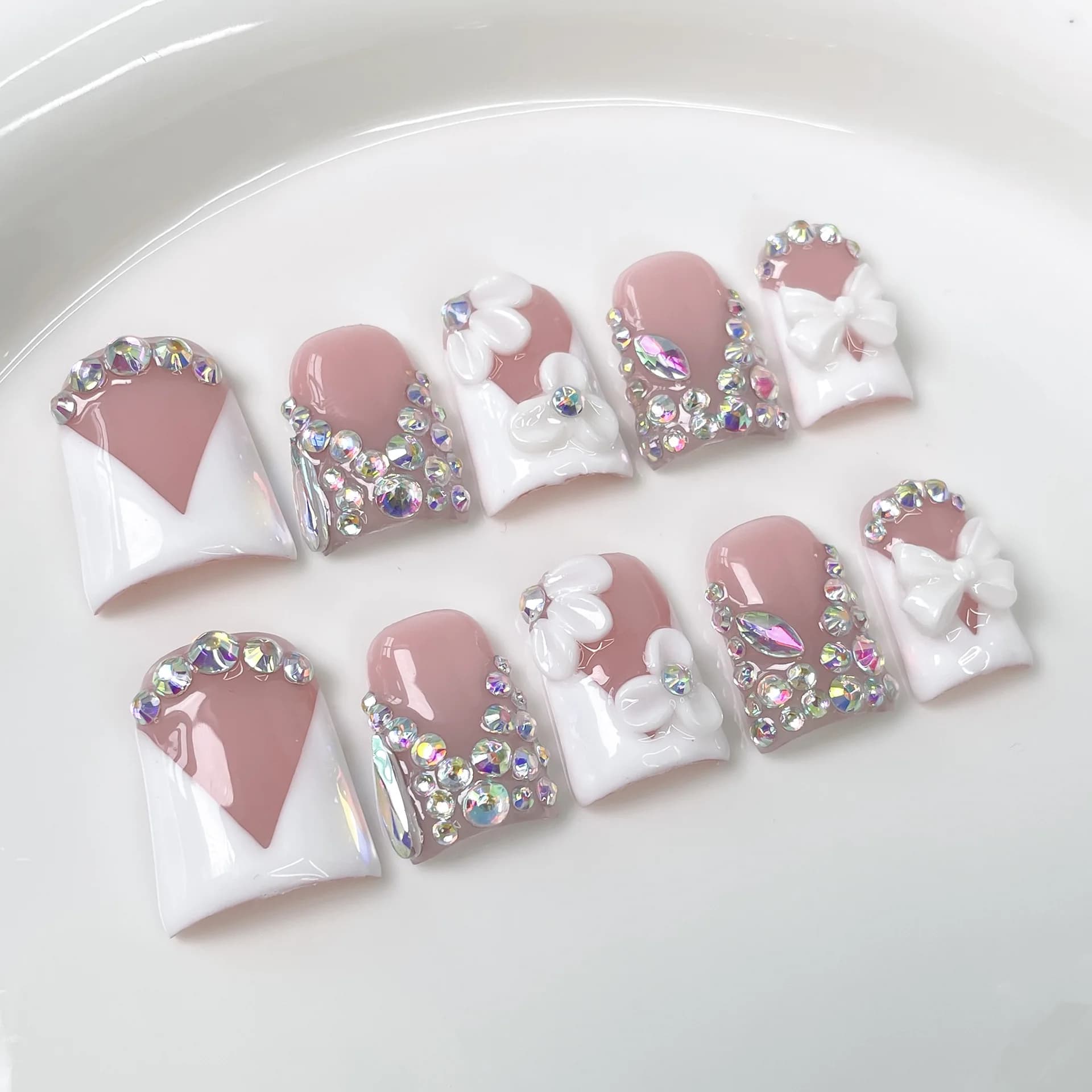 10 punte per unghie corte rosa nudo francese set copertura completa strass brillante design floreale stampa fatta a mano sulle unghie manicure indossabile