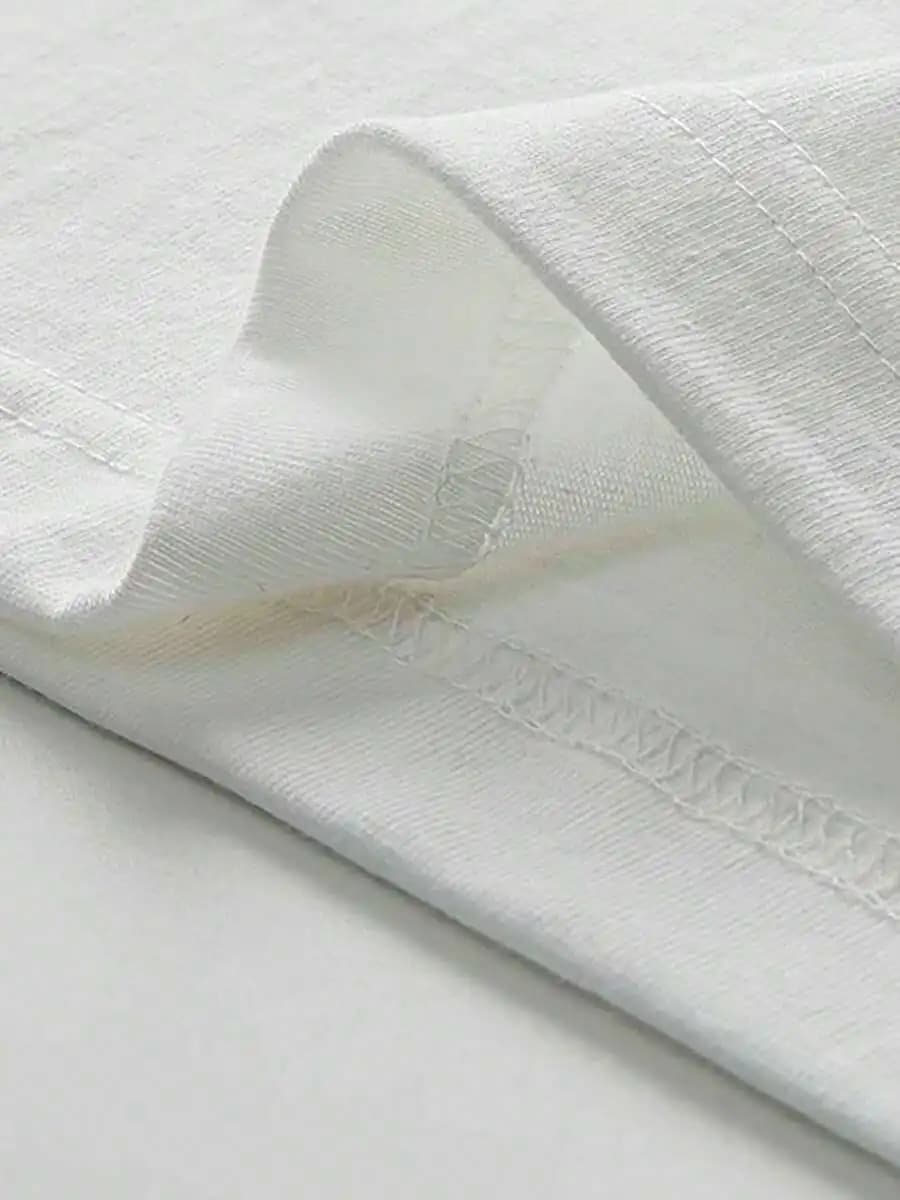 T-shirt corta bianca con stampa di granchi rossi e disegno a pennello blu, top casual a maniche corte