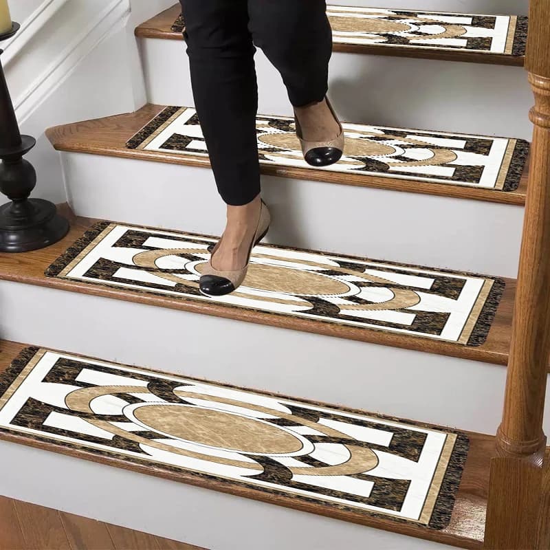 Tappetini per Scale Antiscivolo Autoadesivi con Motivo Geometrico Marrone Chiaro per Gradini in Legno 4pz/7pz/15pz