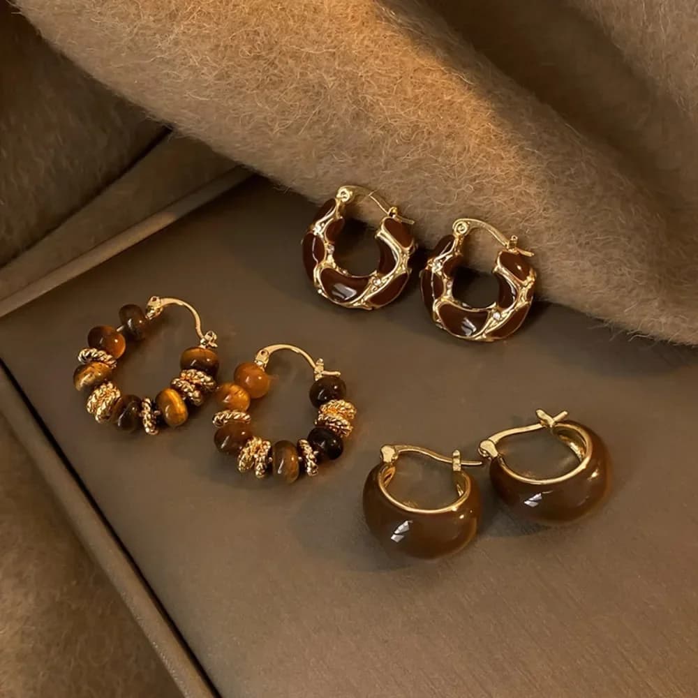 Orecchini a Cerchio Vintage Marroni con Smalto e Zirconi per Donna, Squisiti Gioielli da Sposa in Acciaio Inossidabile con Perline