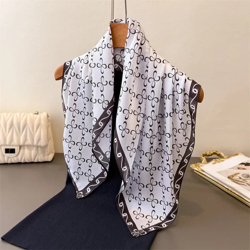 2026 Nuovo Design di Lusso Sciarpa Quadrata di Seta per Le Donne di Modo Decorare Il Collo Cravatta Fazzoletto Della Signora Summer Beach Hijab Femminile Fazzoletto Da Collo