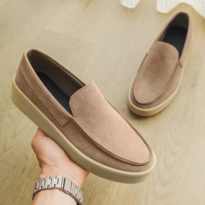 Scarpe casual da uomo nuove estive Mocassini da uomo in pelle scamosciata traspirante Slip on Scarpe da guida Scarpe da lavoro comode di marca di lusso Mocassini