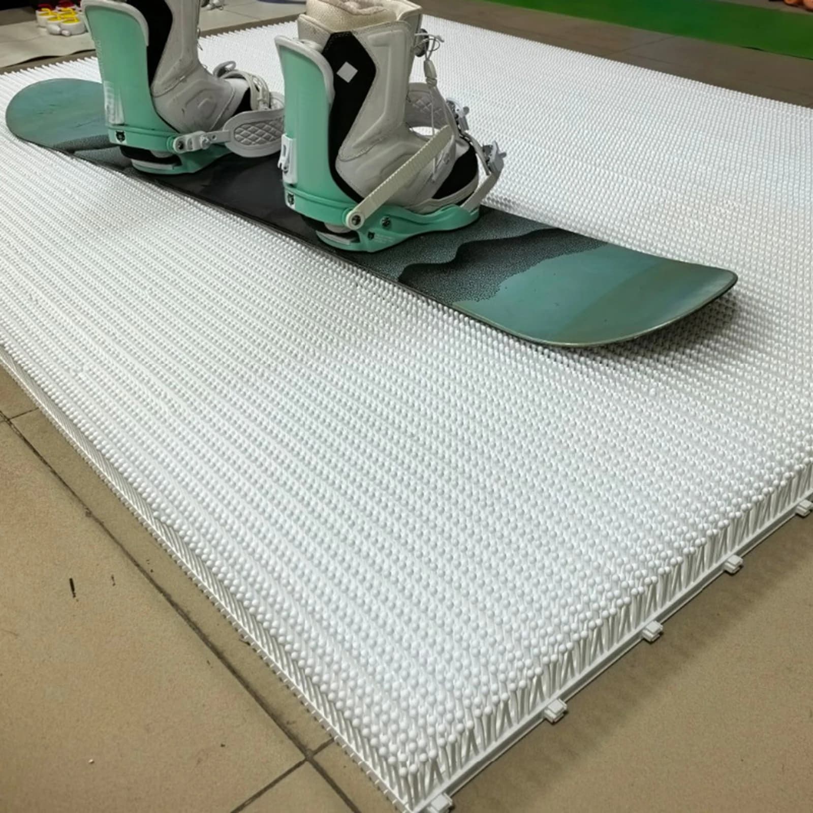 High Density Plastic Ski Mat White Modular Pad for Indoor Dryland Skiing and Balance Improvement