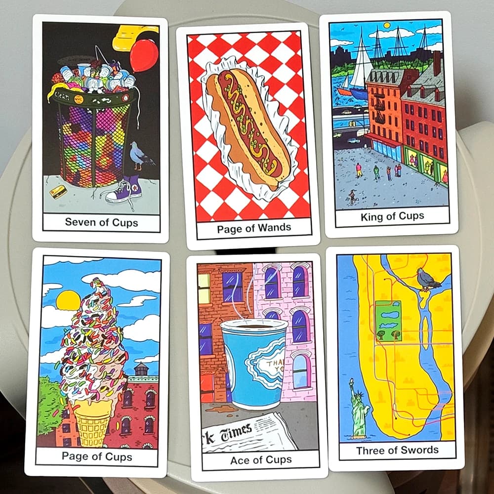 Tarocchi NYC: Big Apple Divination 12*7cm Mazzo da 78 Carte – Carte dei Tarocchi a Tema Moderna New York City per Mistici Urbani