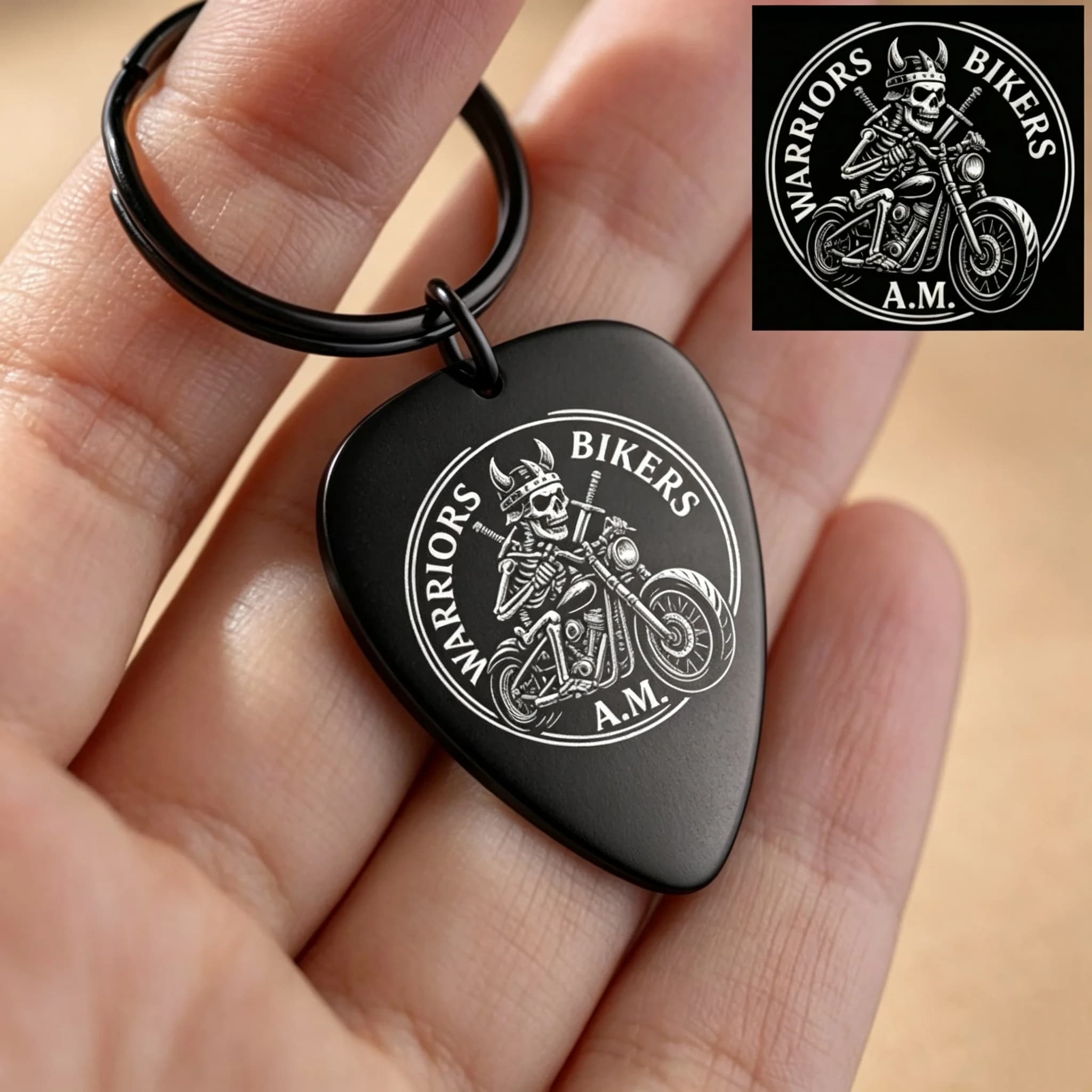 Cuatom Club Photo Guitar Pick Keychain Engraved Stainless Steel Key Ring Vintage Biker Pendant Key Holder Men Biker Gift Jewelry