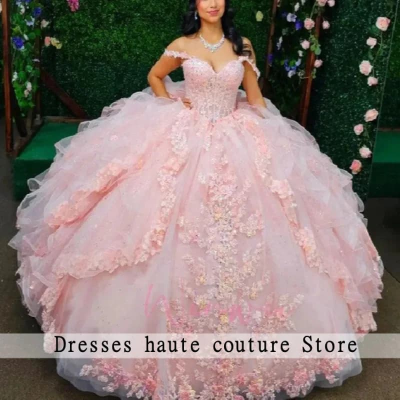 Abito da ballo rosa lucido Abiti stile Quinceanera con spalle scoperte Applique in pizzo con perline di cristallo Tull a strati Abito dolce 16 Vestido De 15