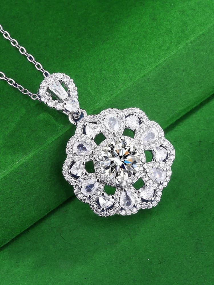 Ciondolo Suower Carat con otto cuori e otto frecce, collana in zirconia, accessorio gioiello alla moda con design a petalo