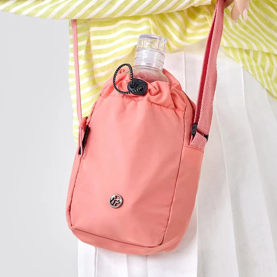 Multifunctional shoulder bag, nylon fabric, suitable for both men and women, casual bag in solid color, sports water bottle bag