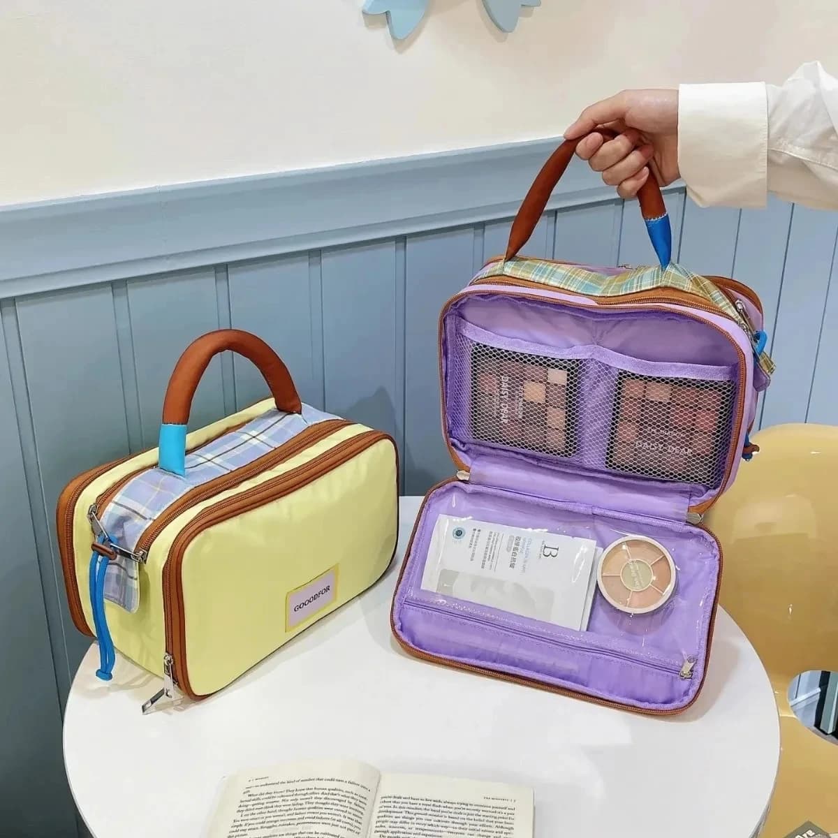 Portable Large Capaci Collision Color Makeup Bag Travel Toiletry Bag Storage Multi-Functional Cosmetic Bag Handbag Organizer
