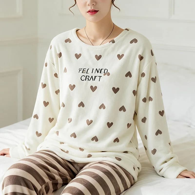 Thick and Warm Coral Fleece Pajamas with Heart-Shaped Pattern for Autumn and Winter Student Pajamas with Long Sleeves Sleepwear