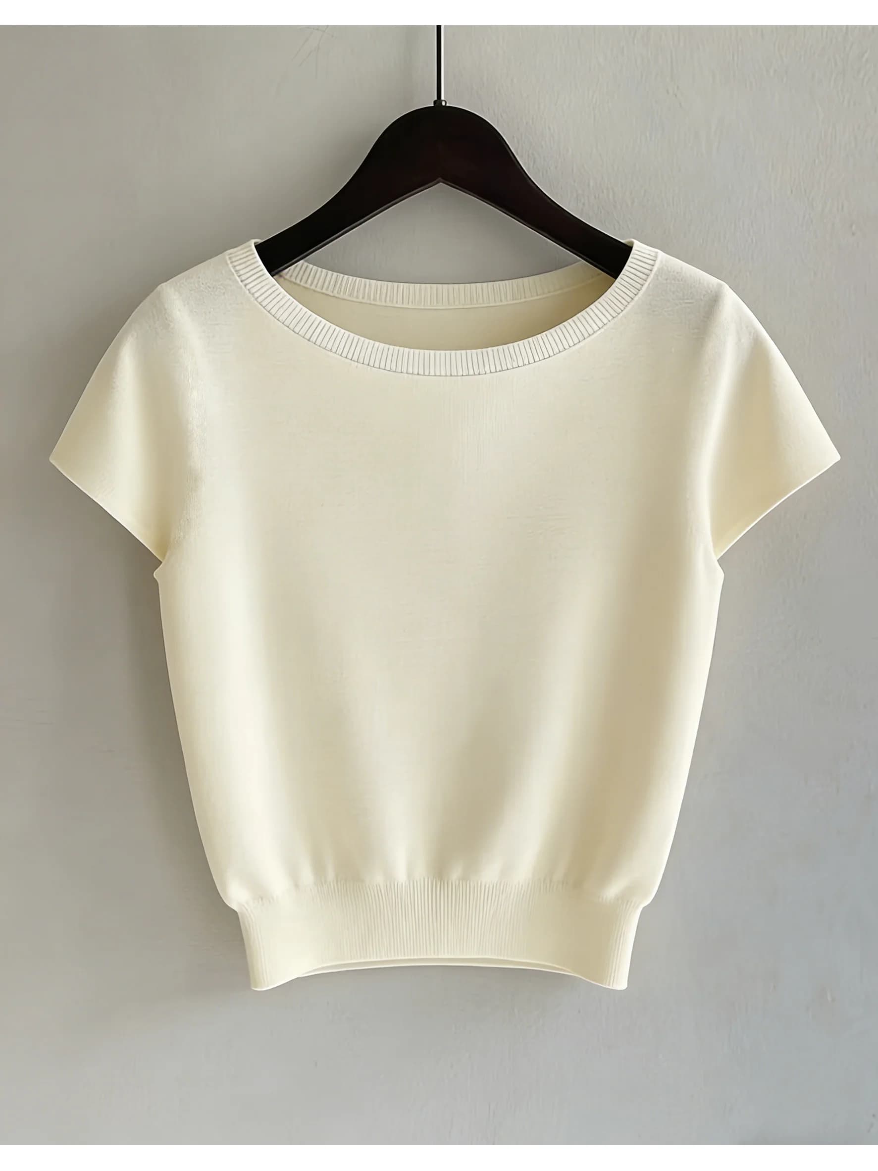 T-shirt da donna slim fit a maniche corte con spalle scoperte, elegante abbigliamento femminile per la primavera e l'estate