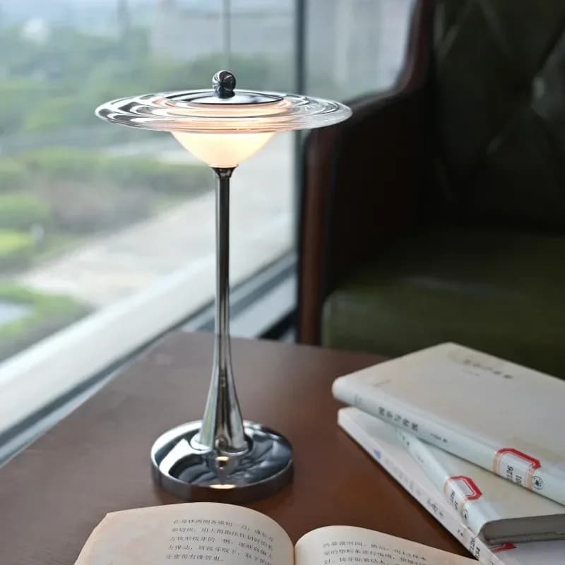 Lampada da tavolo a LED nordica Lampada a LED ricaricabile a forma di disco volante Interruttore tattile Luci decorative da terra Camera da letto Comodino Desktop