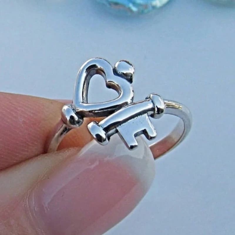 Simple and Stylish Silver Color Hollow Heart Key Opening Ring, Suitable for Women's Daily Wear, Holiday Accessories and Gifts