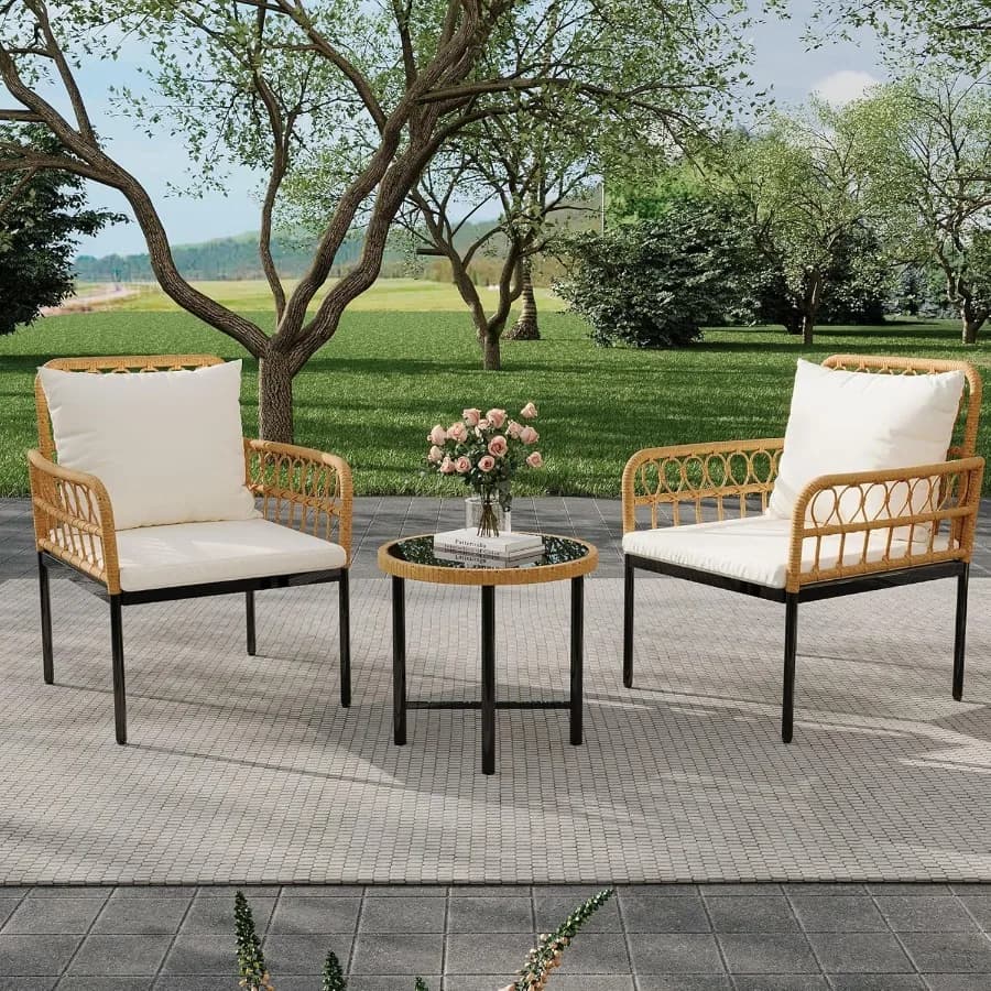 Set di mobili da giardino per esterni da 3 pezzi con tavolo superiore in vetro dal design in vimini AllWeather e sedie imbottite per balcone da giardino a bordo piscina