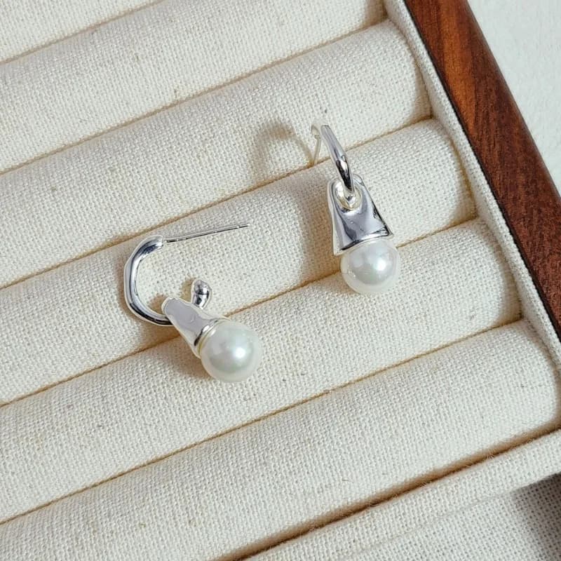 Orecchini di Perle Francesi alla Moda e Raffinati, Orecchini con Perno in Argento, Design di Nicchia per Donne, Orecchini di Lusso Leggero, Semplici