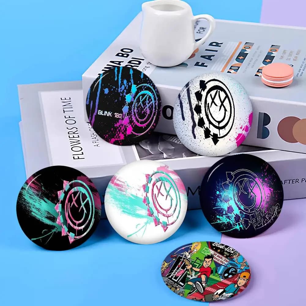 1 Pezzo Spilla Creativa in Latta della Famosa Band Punk BLINK-182, Distintivo con Icona Animale per Borsa e Accessori