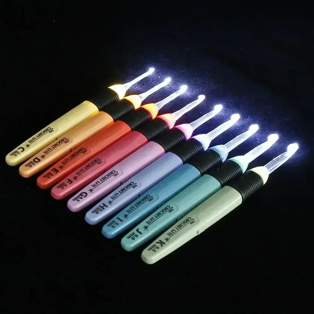 1pc Ha Condotto La Luce Uncinetti Set Illumina Ferri da maglia Tessuto Strumenti per cucire Accessori per tessitura artigianale Custodia per uncinetto fai da te