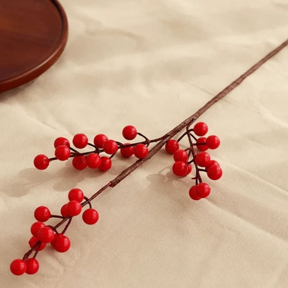 Ramo di Bacche Rosse Fai-da-Te Effetto Neve, Bacche di Agrifoglio Artificiali Realistiche, Decorazione Riutilizzabile per Ghirlande, Pianta Finta per Decorazioni Natalizie