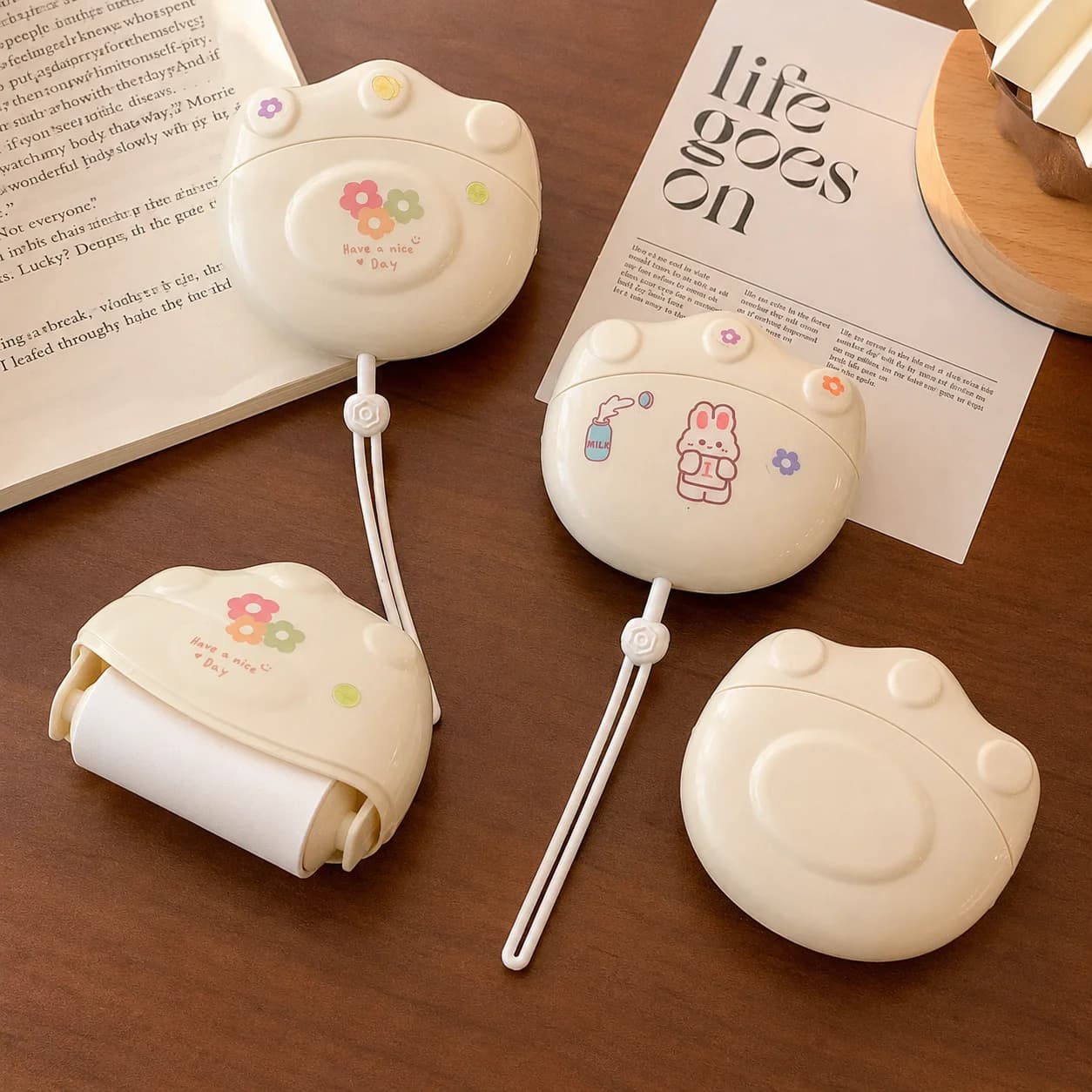 Cute Portable Mini Lint Roller with Retractable Handle, Refillable Sticky Roll for Clothes, Pet Hair and Travel