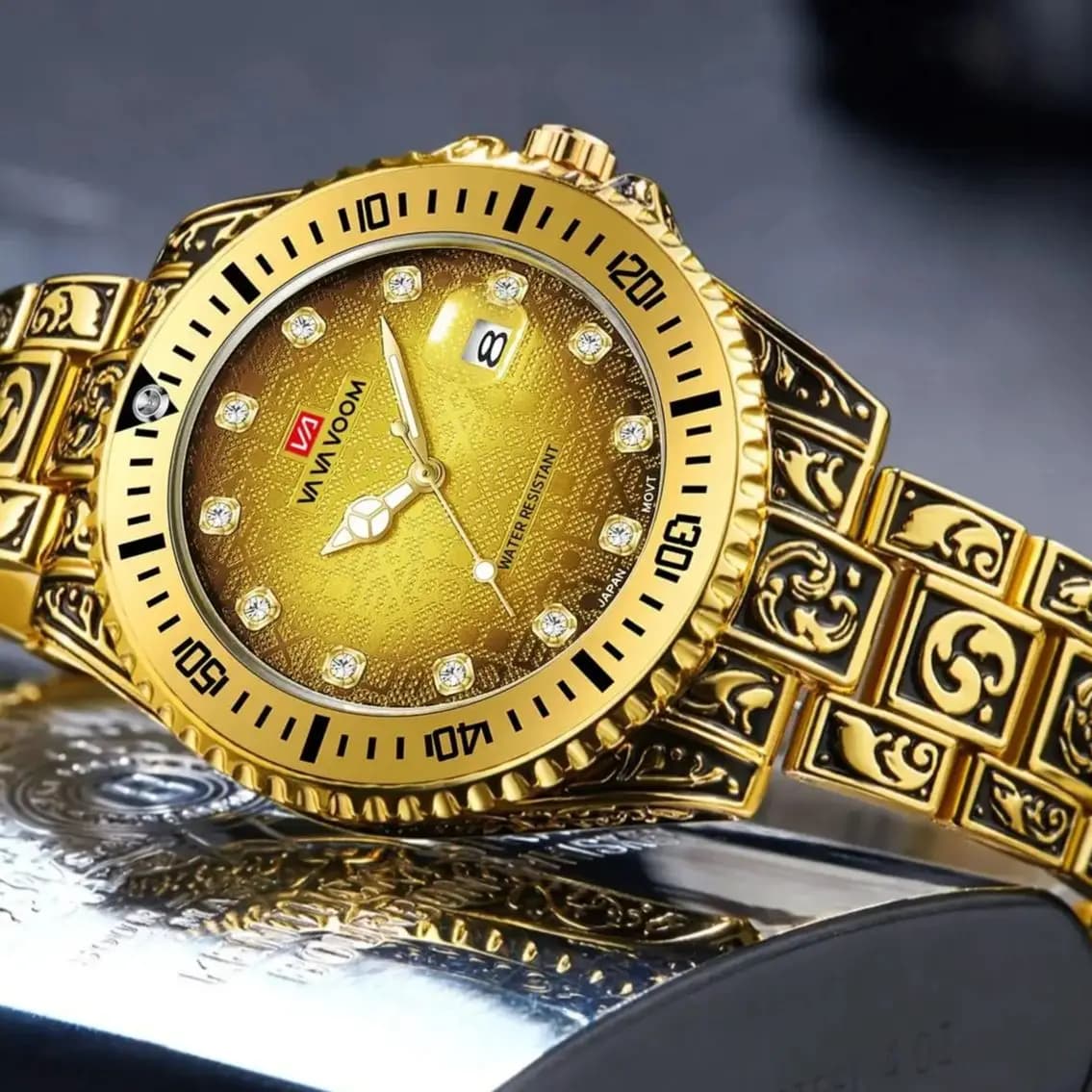 Luxury Men Watch Diver Series Quartz Movement Watch Oversized Rhinestone Dial Retro Durable Stainless Steel Band for Men Watch