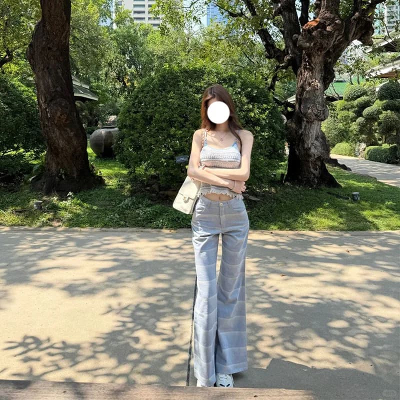 Completo Set Moda Coreana Primavera Estate 2026: Top a Bretelle in Maglia e Jeans a Vita Alta a Gamba Lunga, Stile Brand 1989