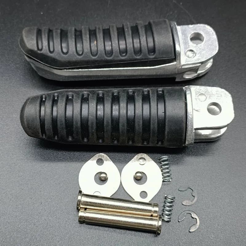Poggiapiedi Posteriori per Suzuki GSF1200 Bandit S 1996-06, GSF1200 Bandit1200 1996-2006, GSF400 Bandit 1991-93, GSXR1100 1989-98