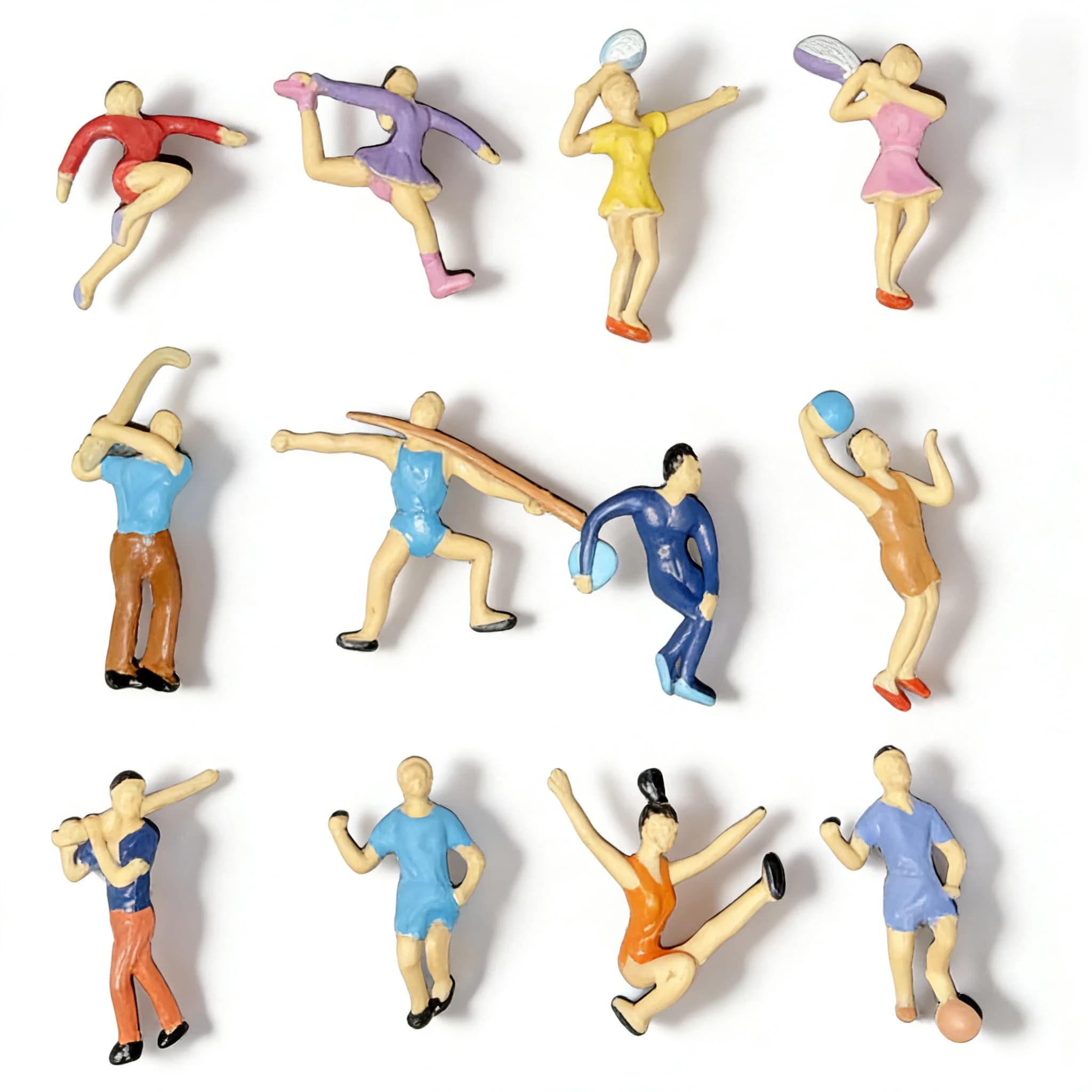 Set di 12 Figurine Sportive in Scala 1:50, 1:75, 1:100 per Modellismo: Calcio, Basket, Golf, Badminton, Danza, Tennis da Tavolo