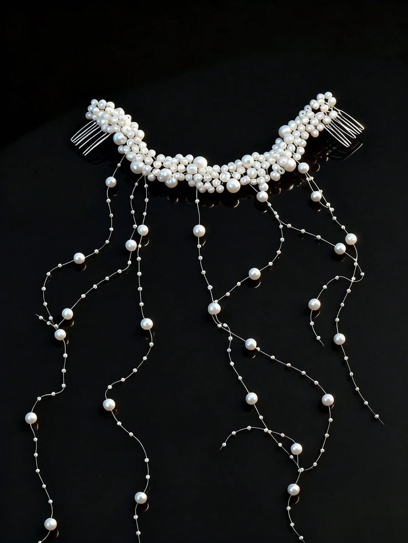 Elegante pettorina per capelli con perle e nappe per matrimonio