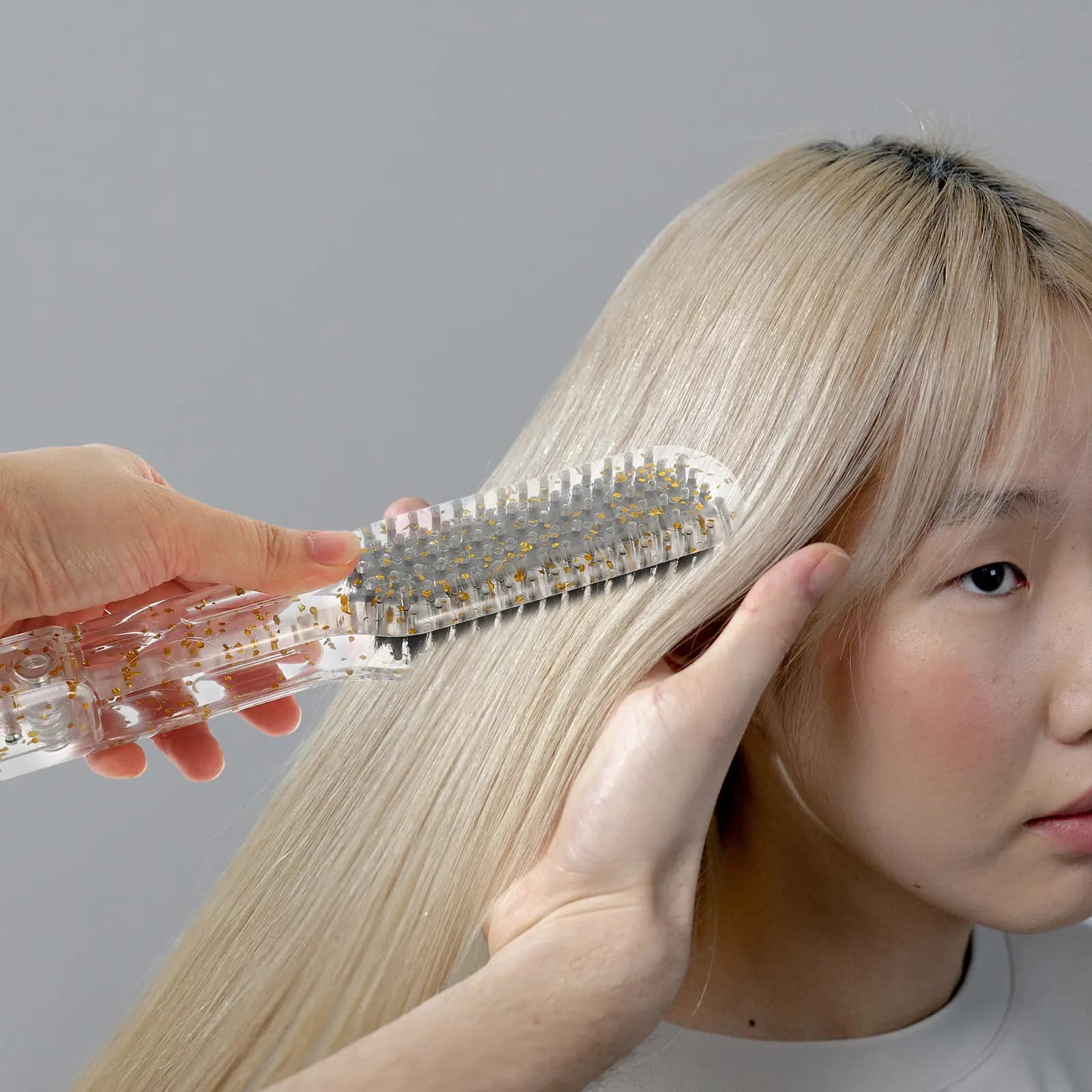 Pettine Lisciante in Plastica a Forma di V, Elegante Pettine per Lisciare i Capelli, Leggero e Compatto per Uso Domestico e Professionale