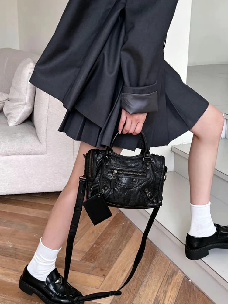 Neo Motorcycle Bag Handheld Rivet Head Layered Oil Wax Cowhide Crossbody Women's Bag Cool And Spicy Girl Retro Style Tote Bag