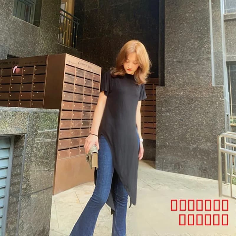 T-shirt in modal a maniche corte da donna, lunghezza media, asimmetrica, stile street fashion estivo con spacco e cintura per giovani donne