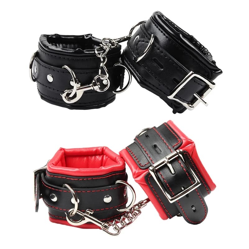Manette in pelle nera con spugna per bondage, cavigliere con catena e lucchetto, giocattoli sessuali per giochi per adulti, set BDSM.