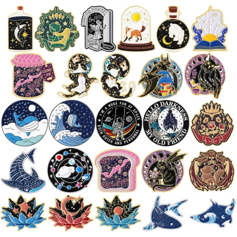 Collezione Starry: Spille in smalto e distintivi da borsa/risvolto con motivi Sole, Luna, Stelle, Gatti, Balena, Volpe, Orso, Pipistrello, Tavola Ouija. Gioielli e regali.